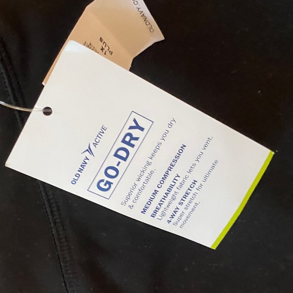 Old Navy NWT plus 1x medium compression Go Dry Capri leggings. - Picture 2 of 2